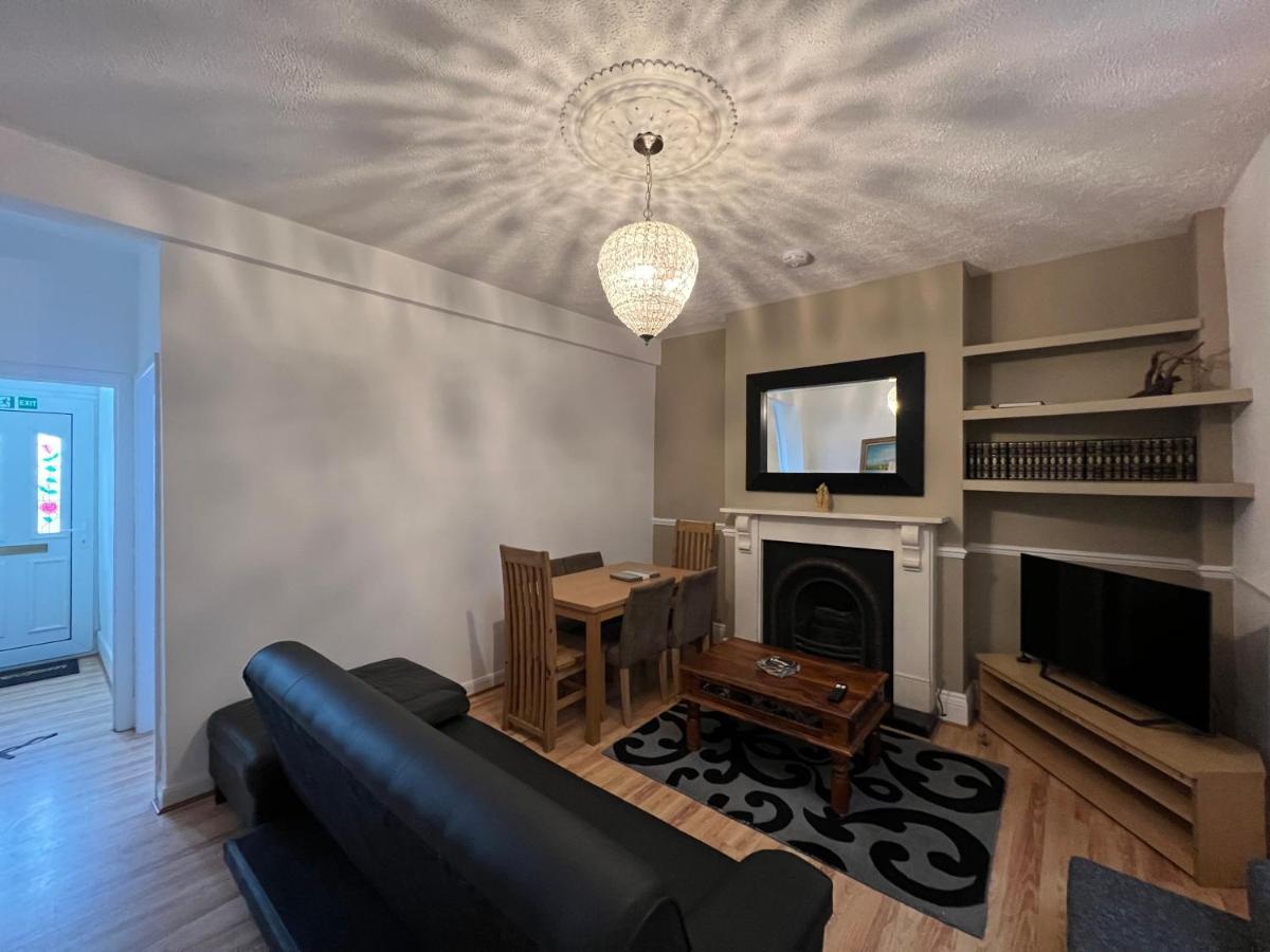 Entire Luxury 4 Bedroom Victorian House with 2 en-suite rooms - Forest Hill, London - Housity