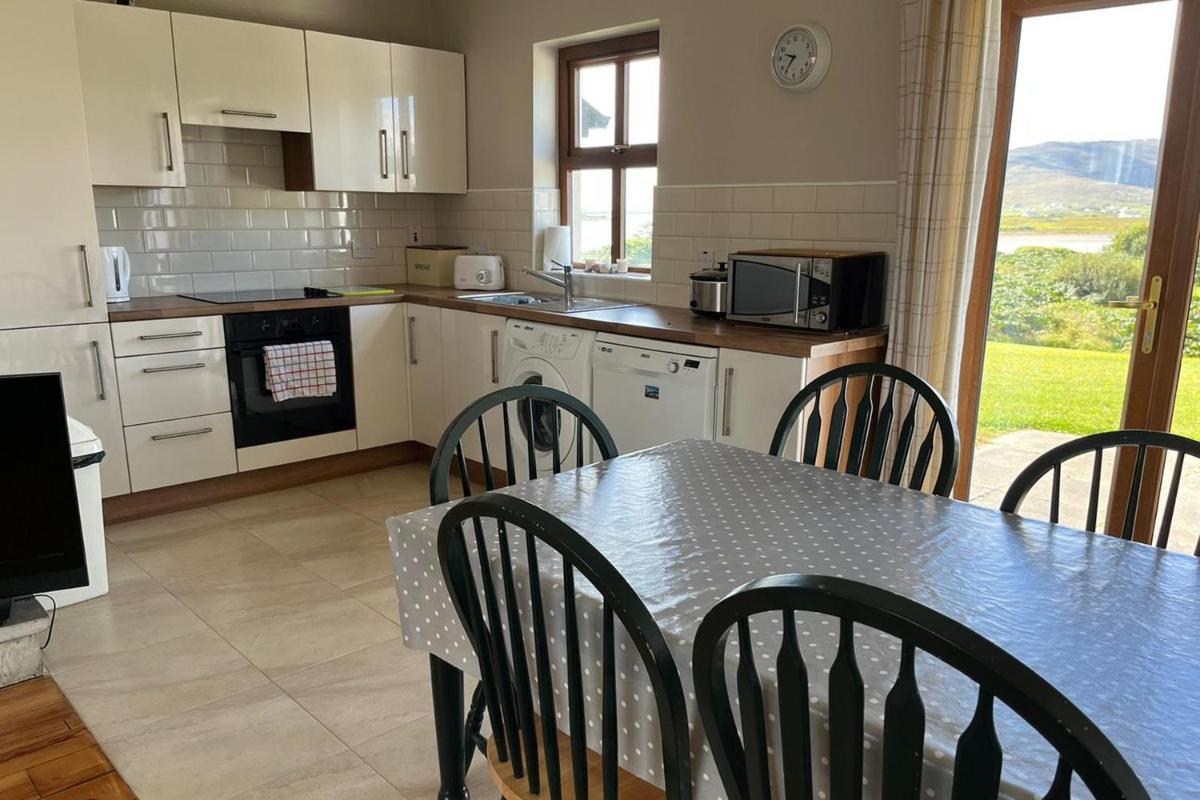 Achill Sound Holiday Village No 11 - Housity