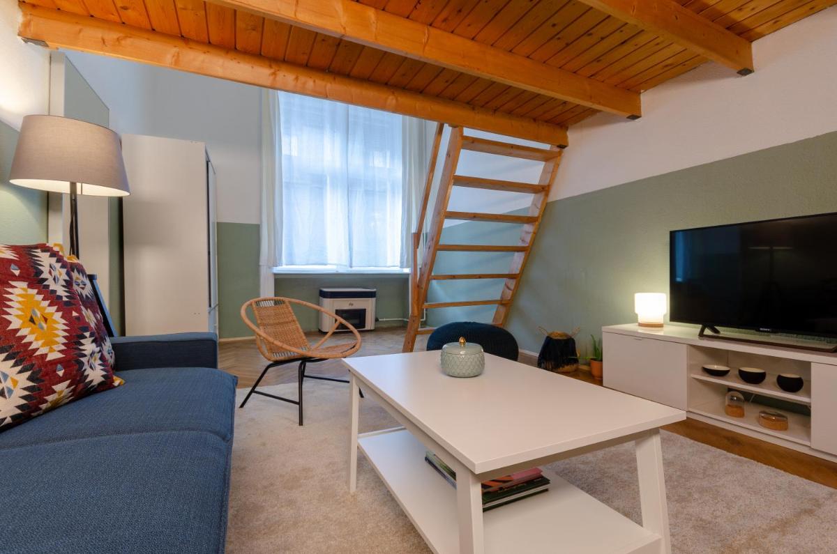 COSY APARTMENT IN CENTRAL DISTRICT. - Housity