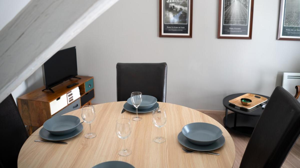 SECRET MAMA with Aircon 150 meters from parking Rapp - Housity
