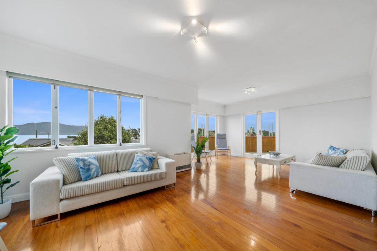 Kapiti Getaway - Paraparaumu Beach Rental - Housity