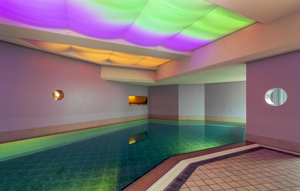 ambassador hotel & spa - Housity