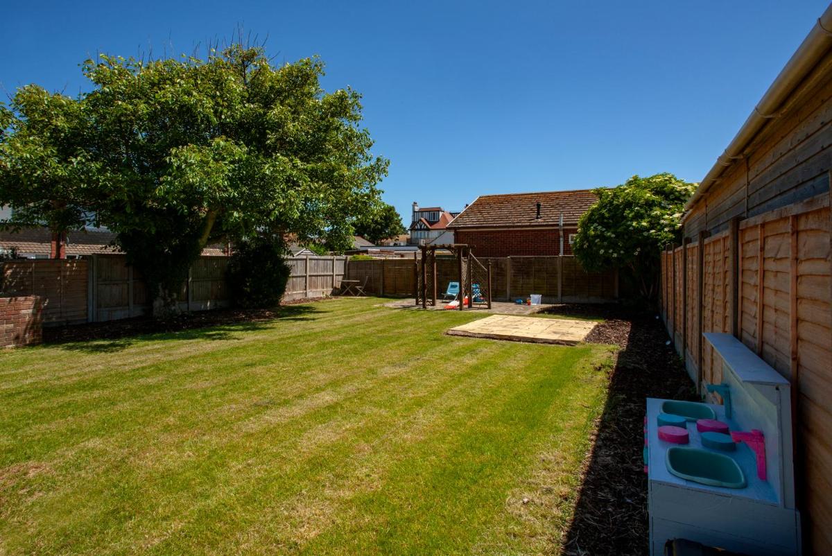Botany Bay Holiday House - Family friendly, 50M from the beach - Housity