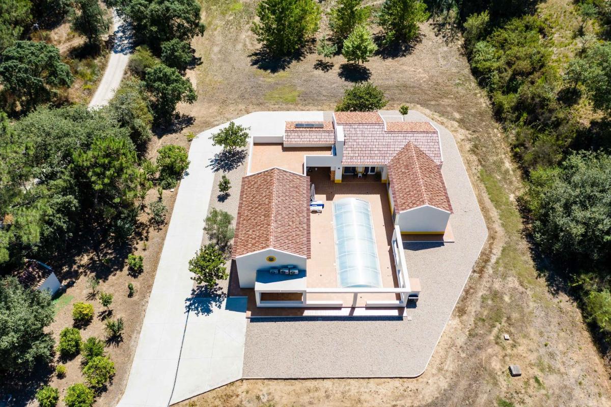 The Fox Farm House - FULL PRIVATE PROPERTY WITH HEATED & COVERED POOL - Housity