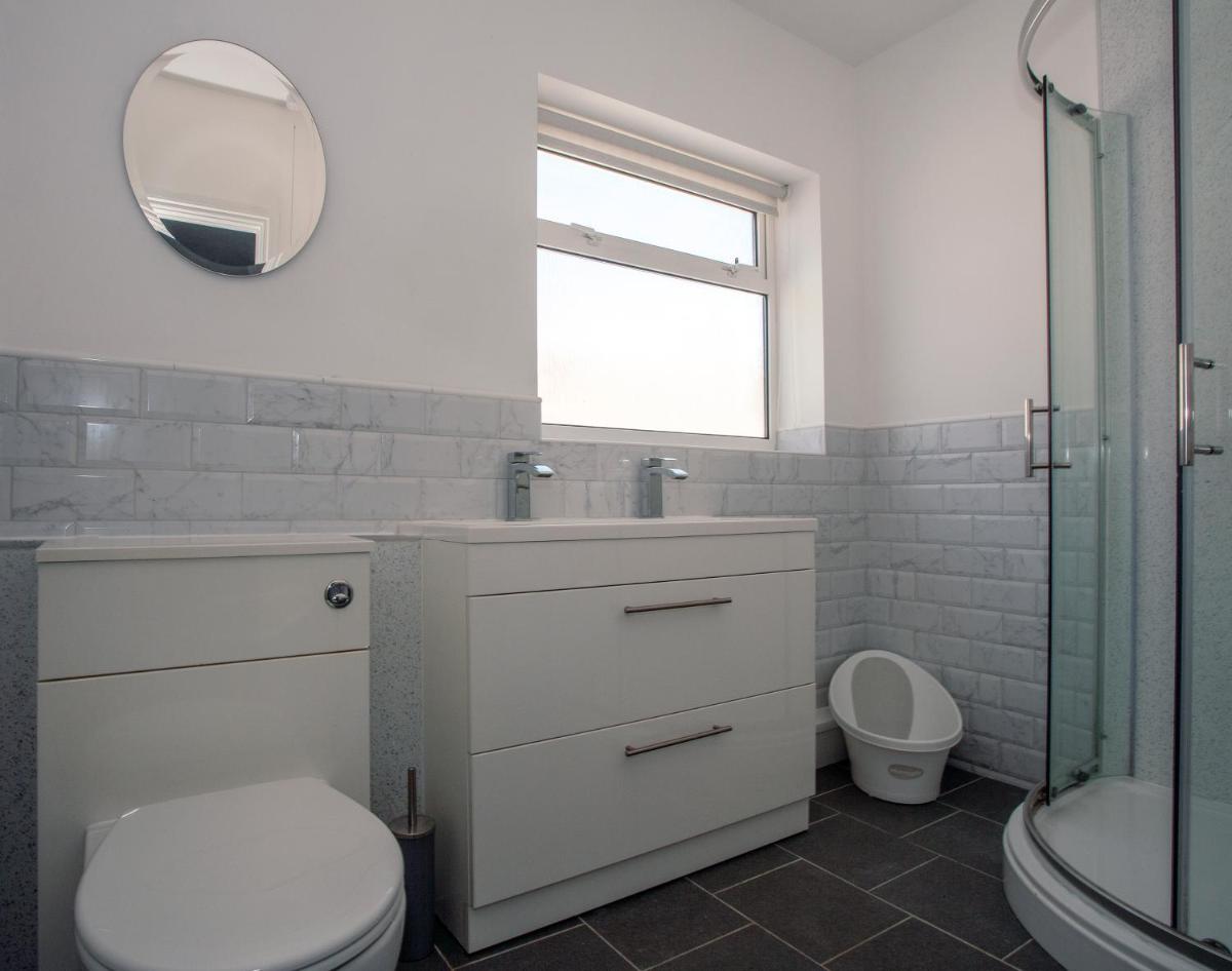 Botany Bay Holiday House - Family friendly, 50M from the beach - Housity