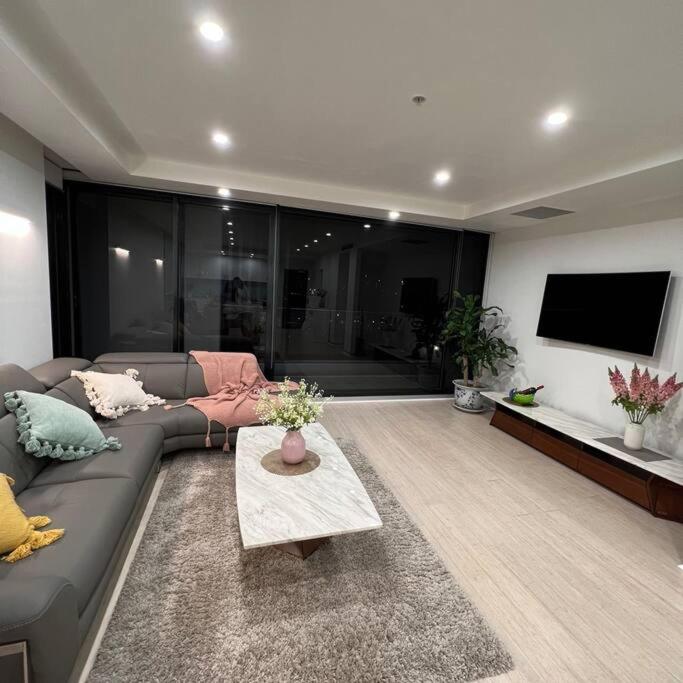 Carlton Stunning View Apartment 150m away from University of Melbourne - Housity