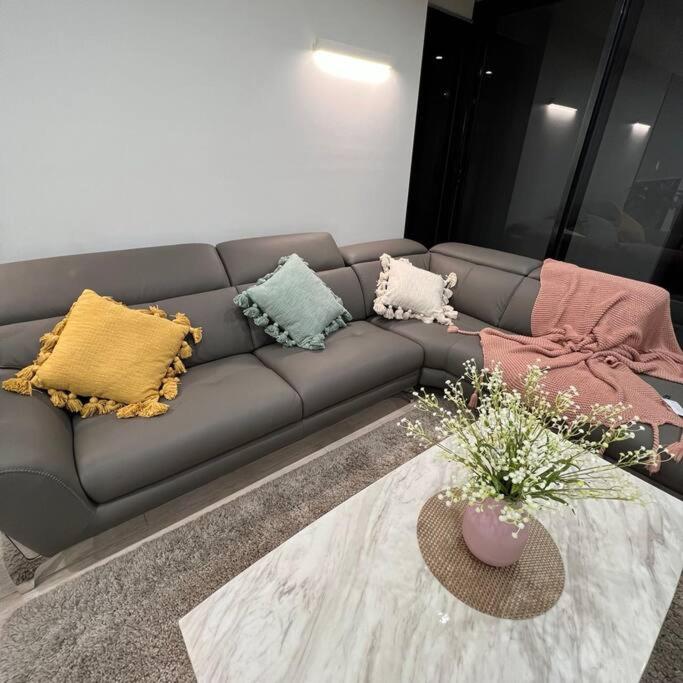 Carlton Stunning View Apartment 150m away from University of Melbourne - Housity
