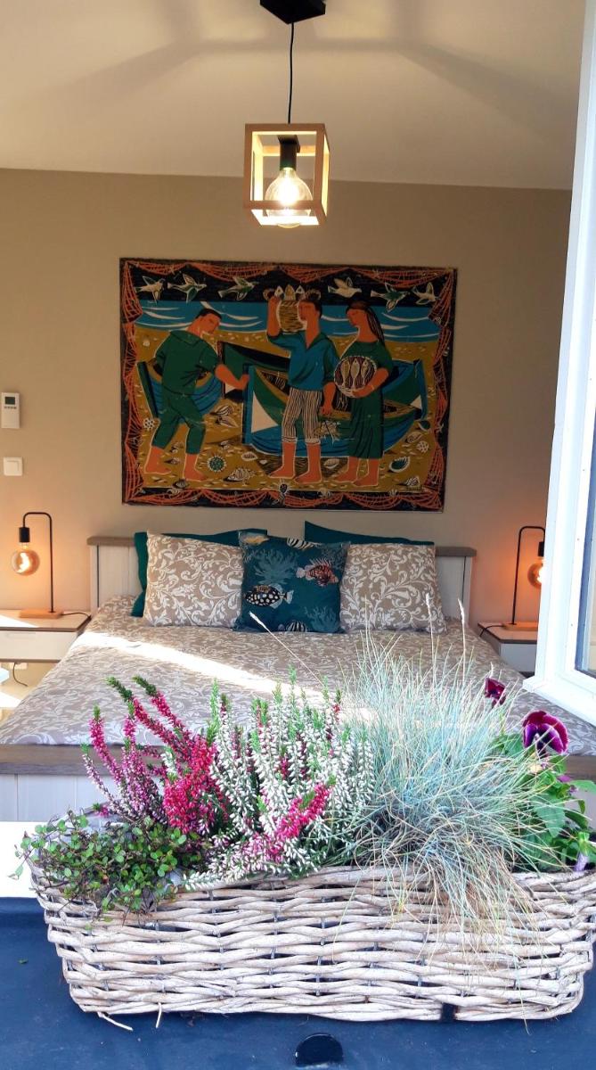 Les Ondines - Housity