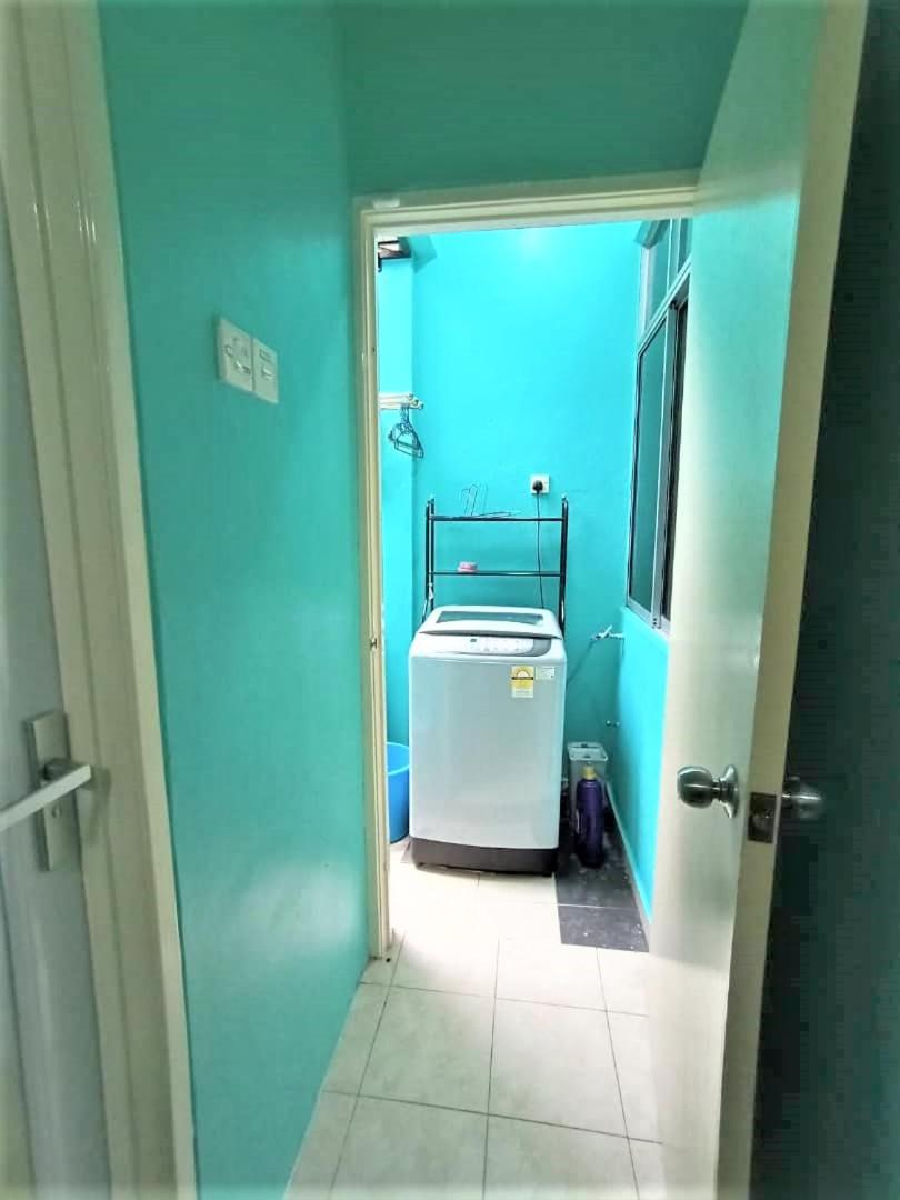 The Handz House II with WIFI - For family or same gender only - Housity
