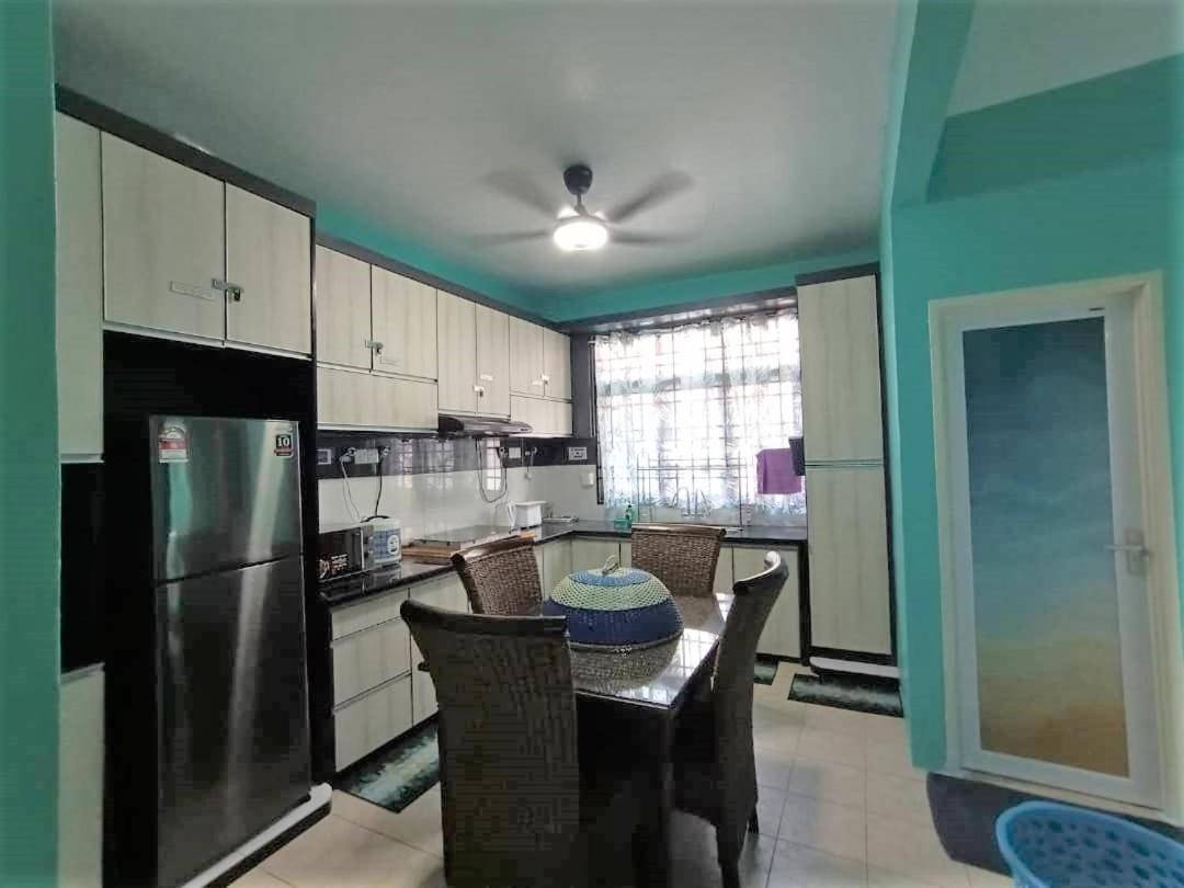 The Handz House II with WIFI - For family or same gender only - Housity