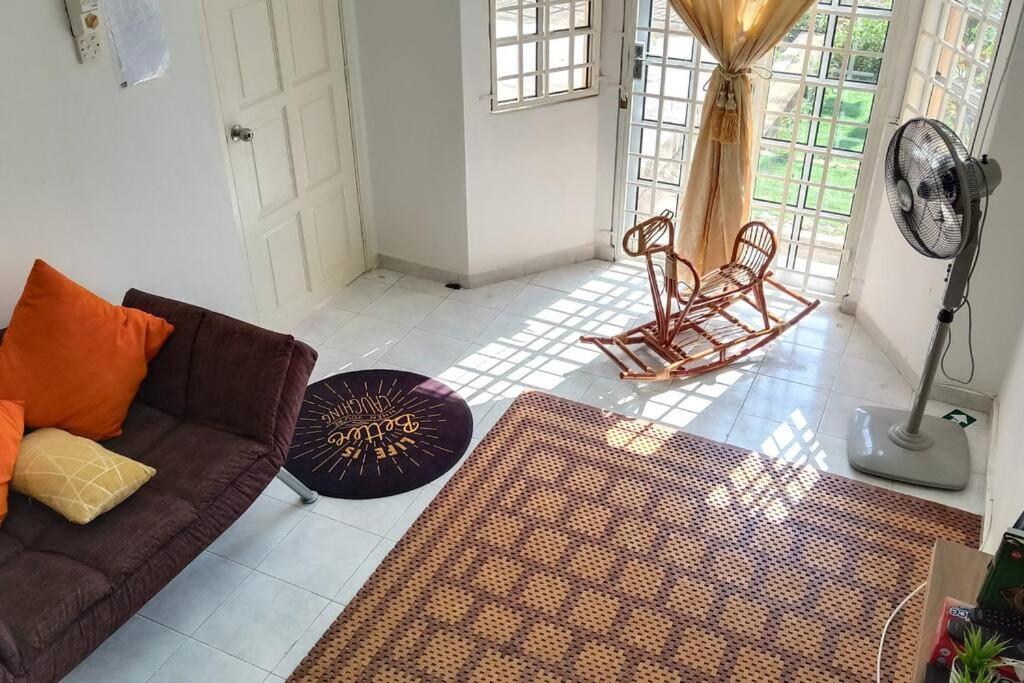 AmniHome Gong Badak - Housity