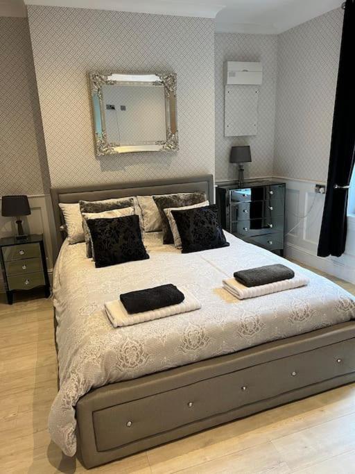 Stunning 2 bed in the heart of hebden bridge - Housity