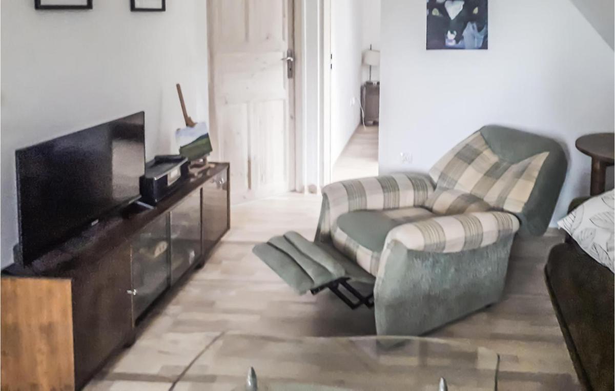 Gorgeous Apartment In Wolin With Wifi - Hizvo