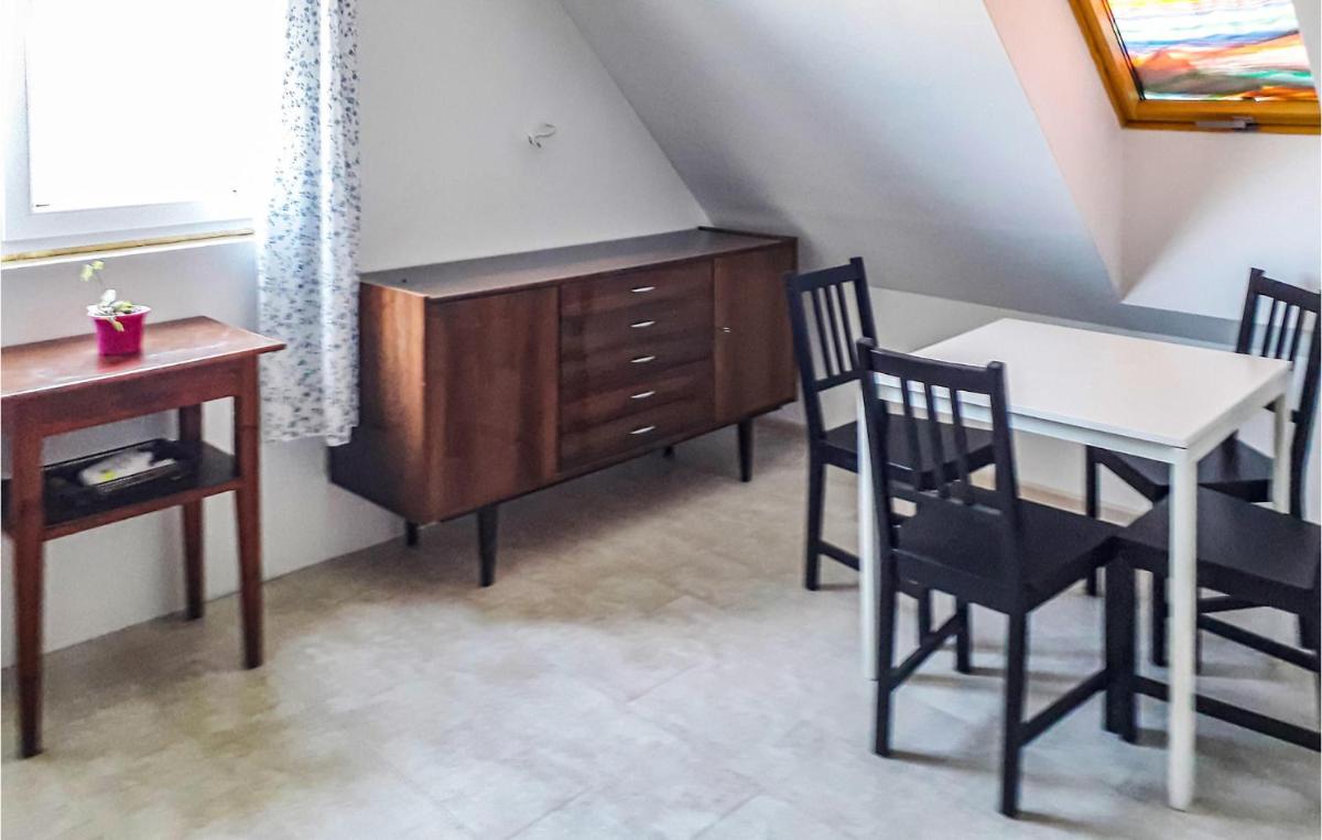 Gorgeous Apartment In Wolin With Wifi - Hizvo
