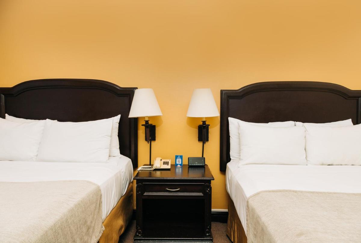 Plaza Hotel and Suites - Housity