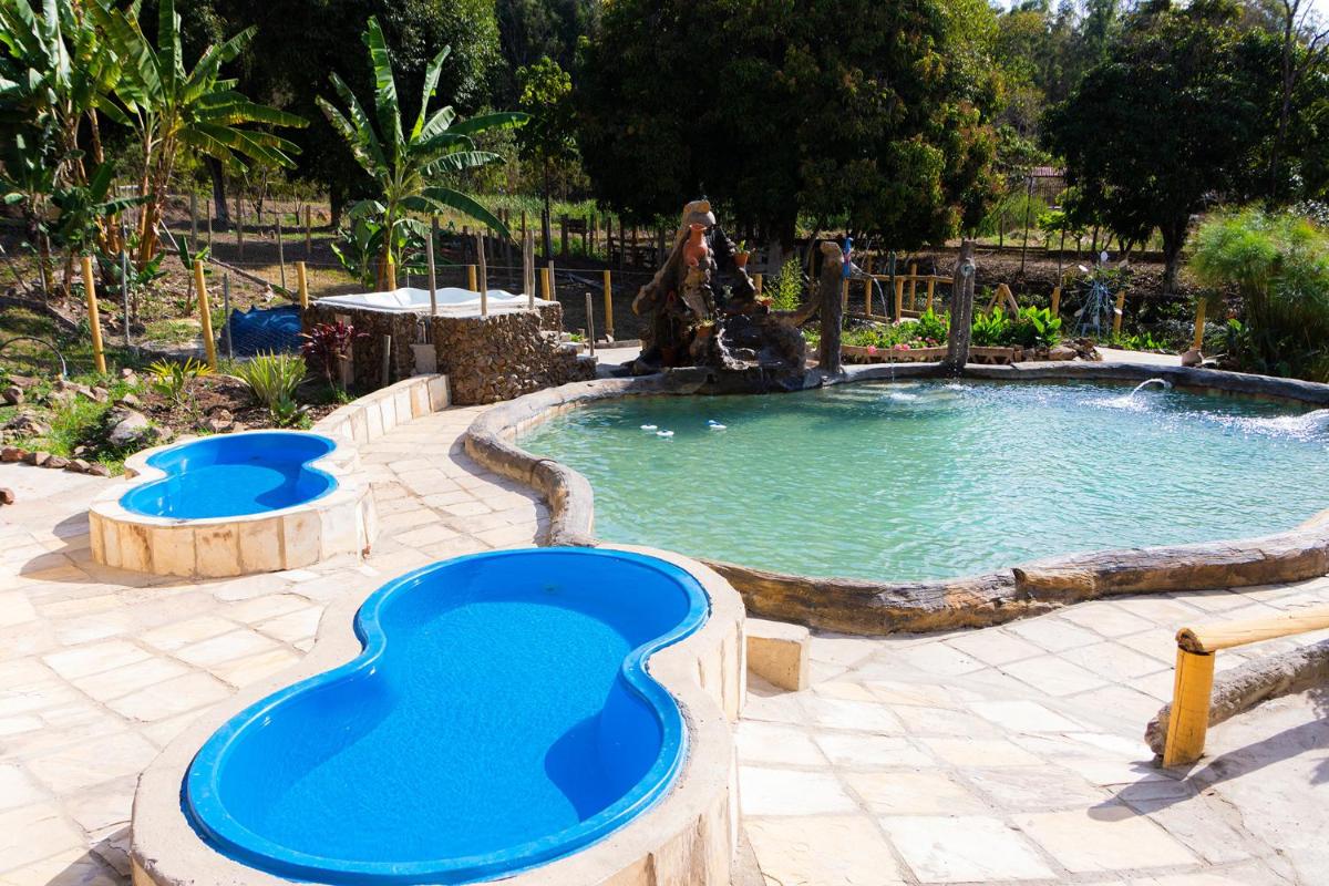 Casa de Campo c Piscina e Churrasq em Heliodora MG - Housity