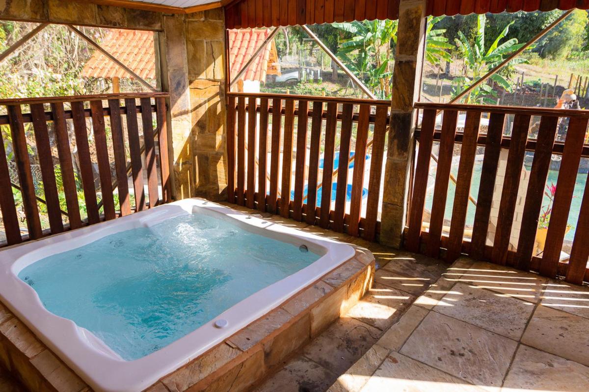 Casa de Campo c Piscina e Churrasq em Heliodora MG - Housity