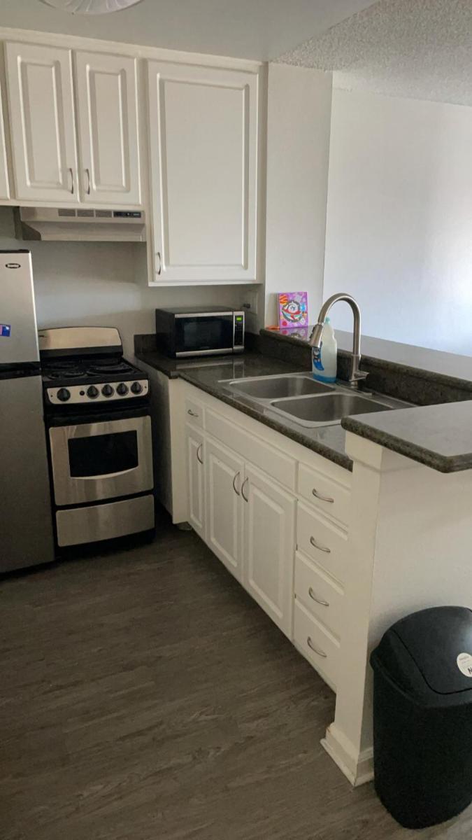 Modern condo with pool ,near Hollywood,DTLA, melrose - Housity
