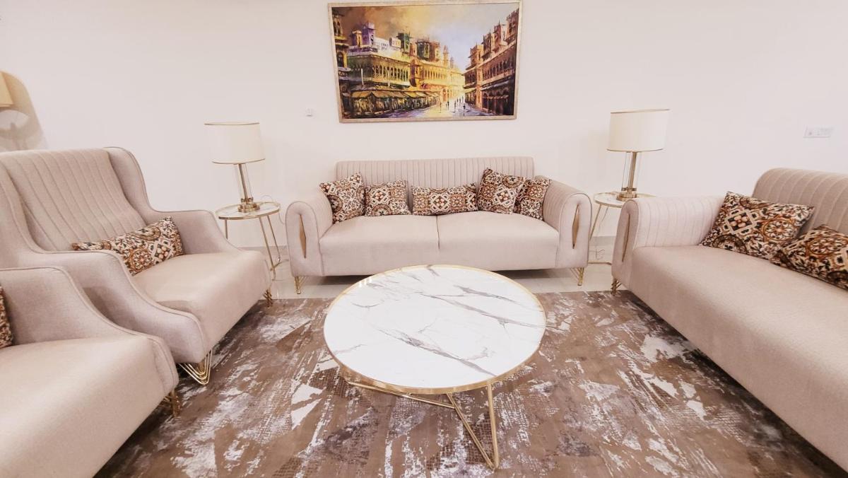 ALM Luxe serviced apartments - Housity