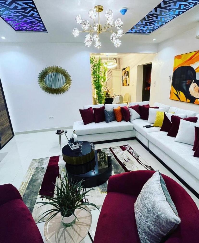 Suitetrails - Luxury 3 bedroom apartment in Yaba