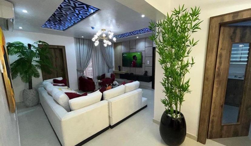 Suitetrails - Luxury 3 bedroom apartment in Yaba