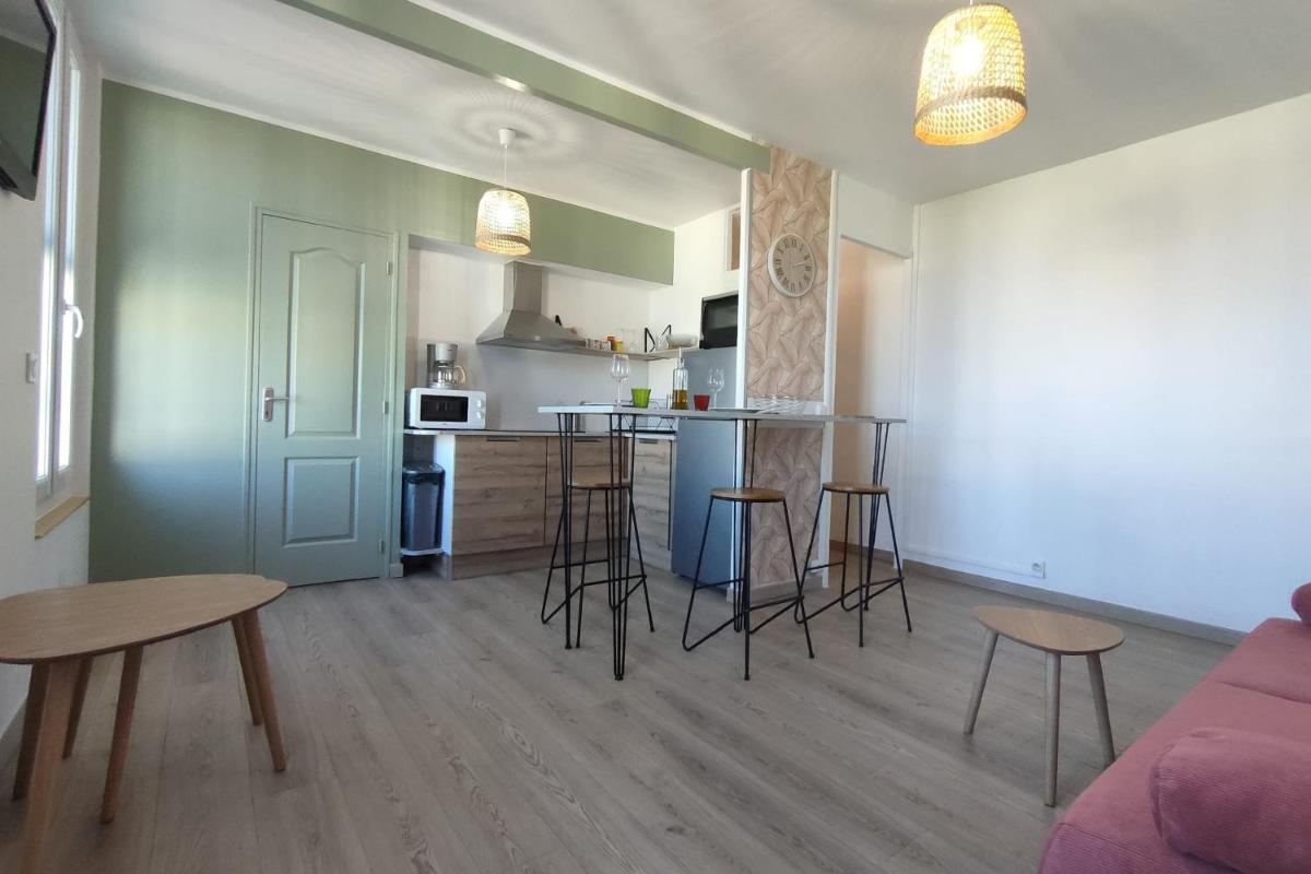 40m In The Center And Near The Beaches - Housity