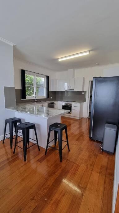 3 bedroom Art Deco home with modern features - Housity
