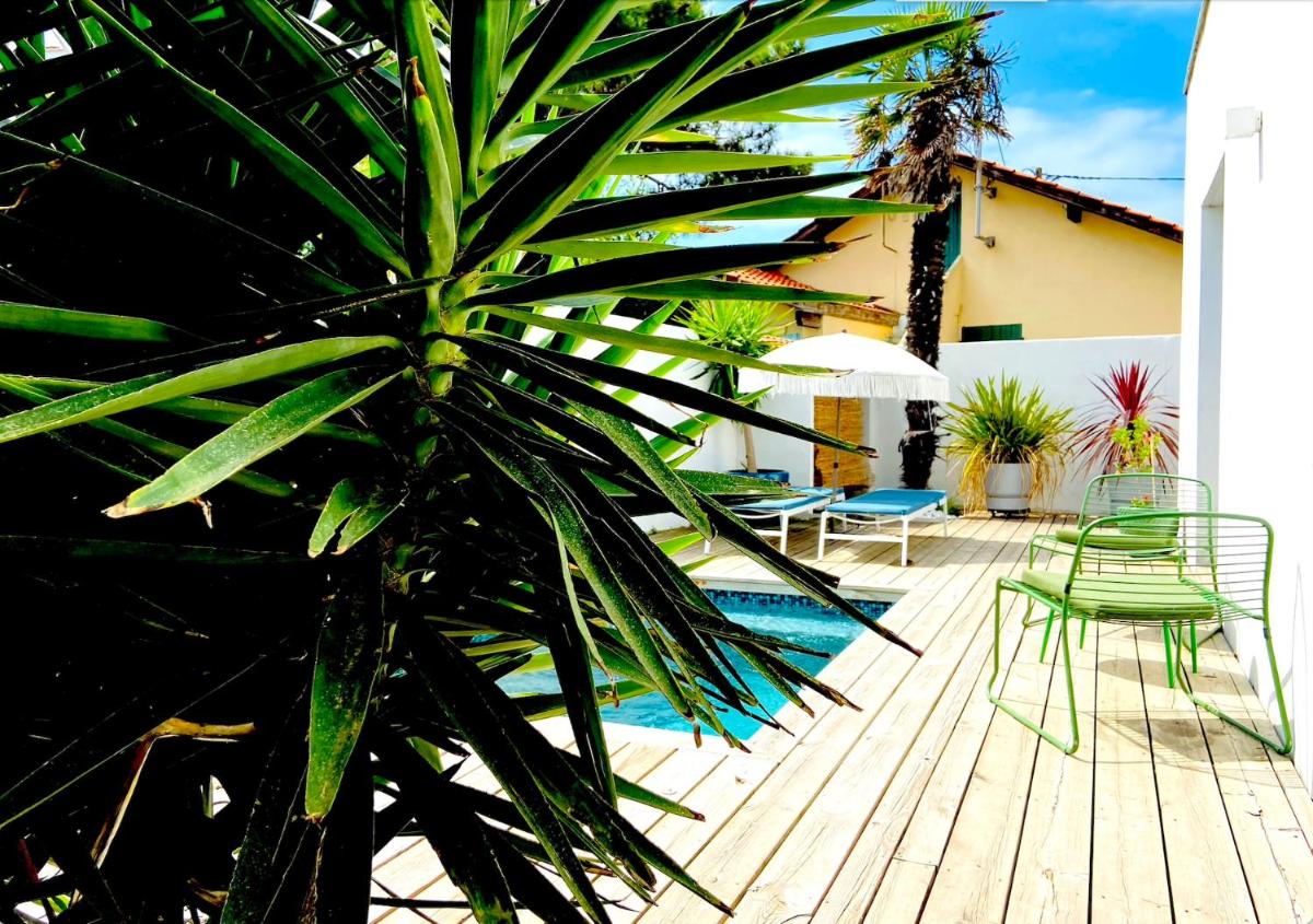Villa Dali + 3 chambres + Piscine + 800m plage. Unique - Housity
