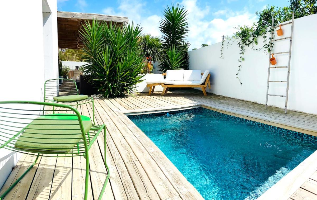 Villa Dali + 3 chambres + Piscine + 800m plage. Unique - Housity