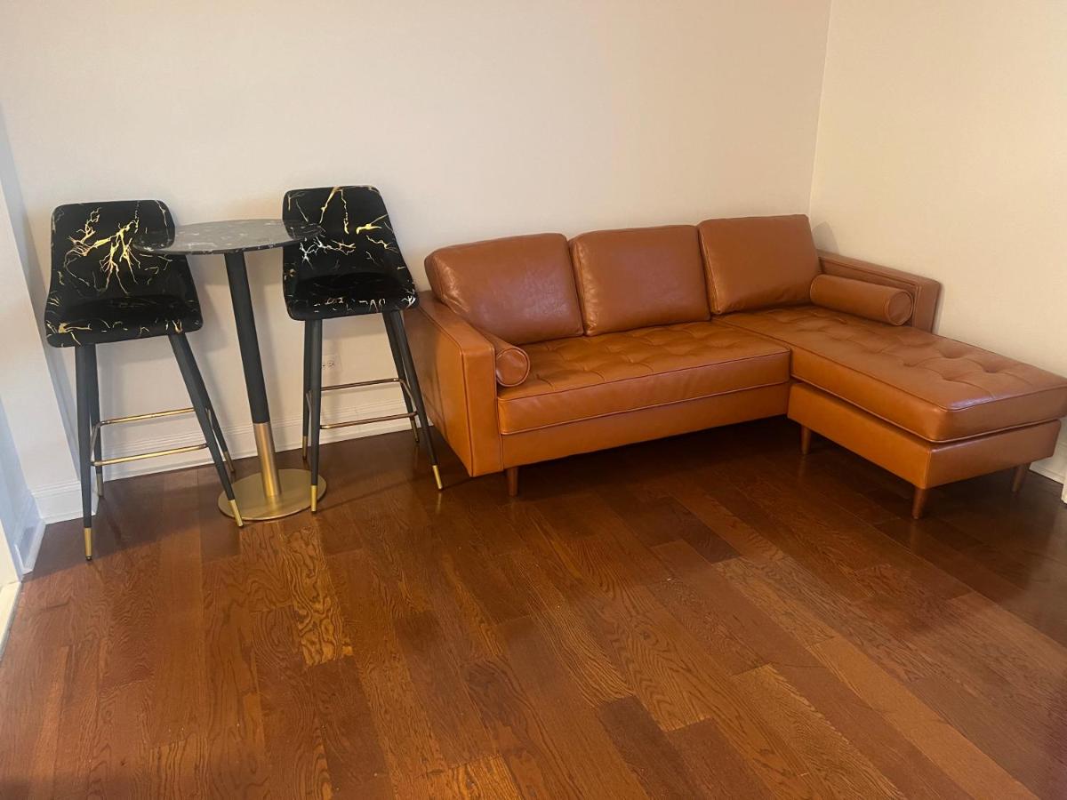 A breathtaking Studio overlooking the Hudson River and The city skylines - Housity