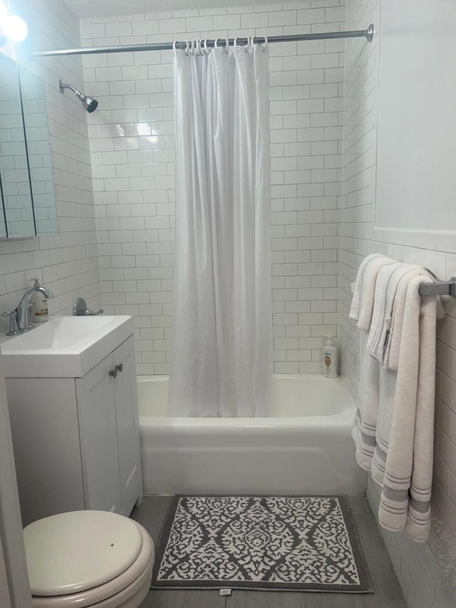 A breathtaking Studio overlooking the Hudson River and The city skylines - Housity