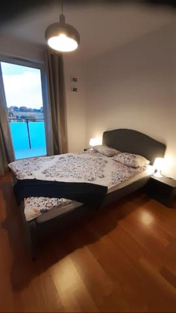 Całe mieszkanie, 2 pokoje, ul. Mochtyńska - Housity
