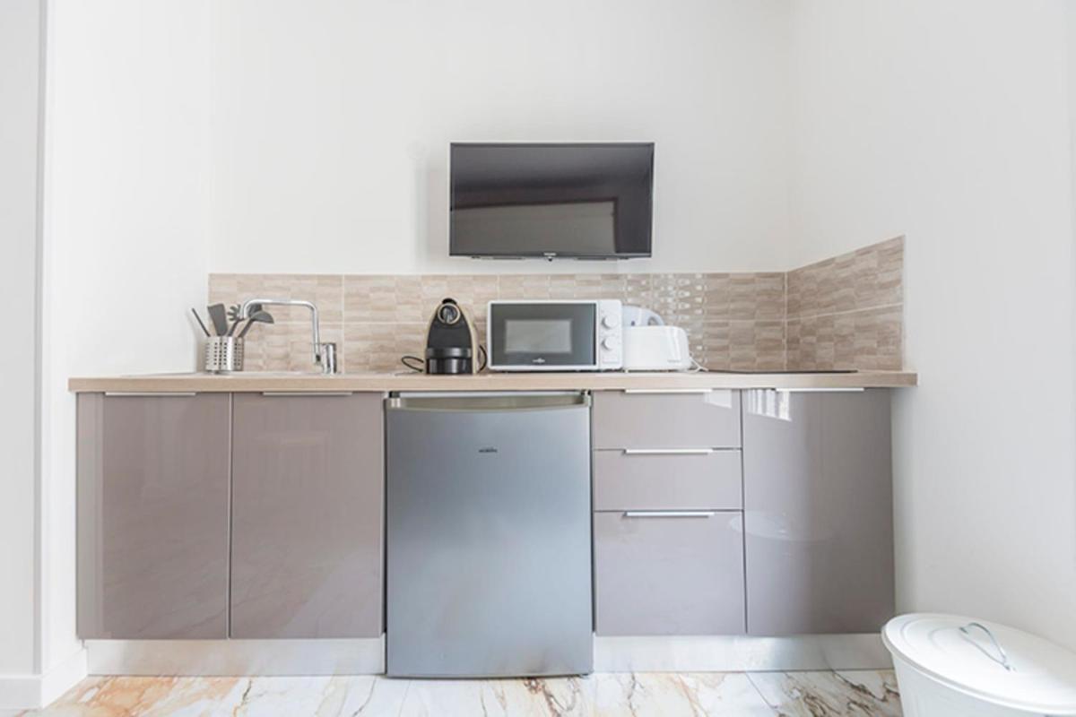 17 M For 2 Refurbished On The Old Port - Housity