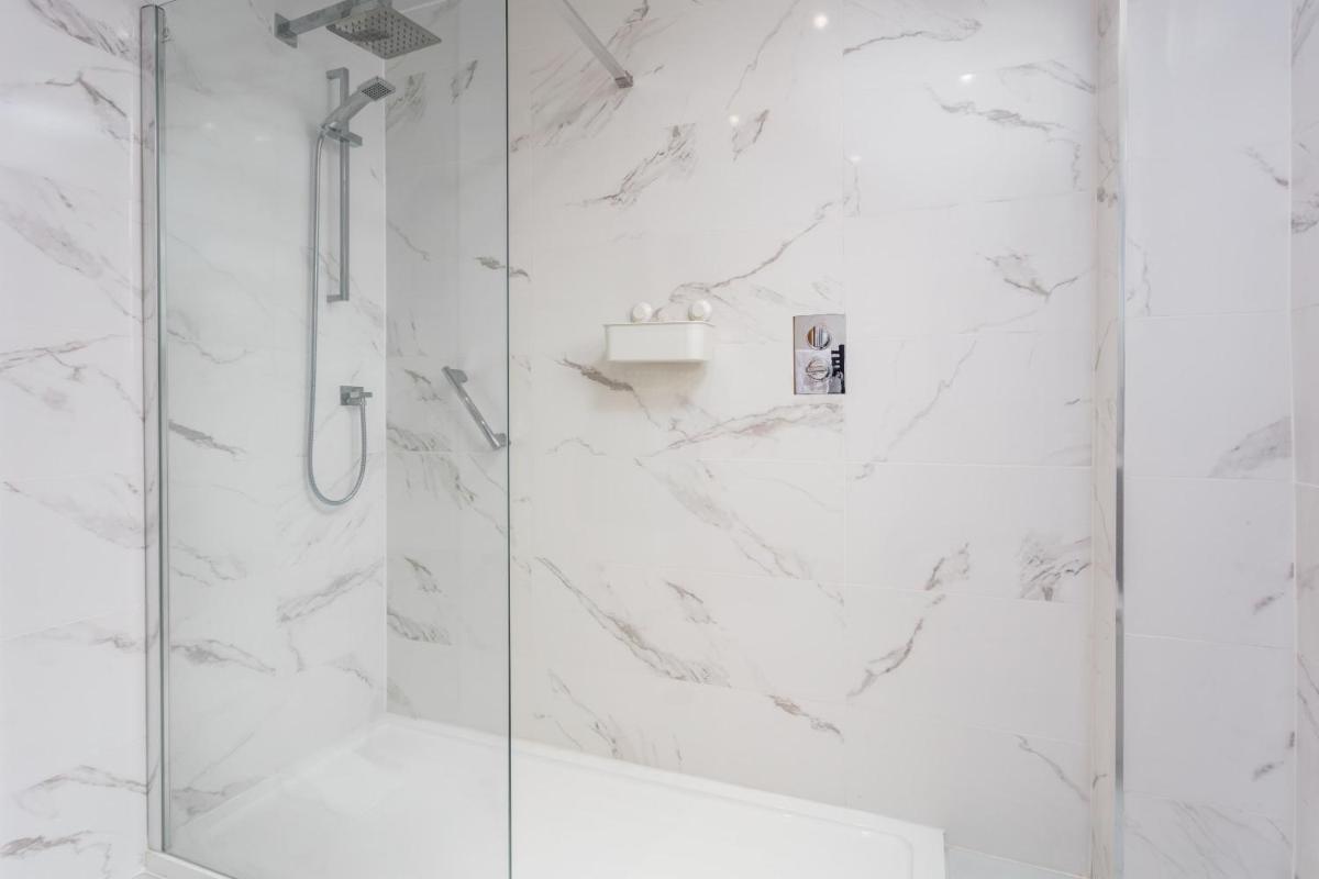 West Sands - Donnini Apartments - Housity