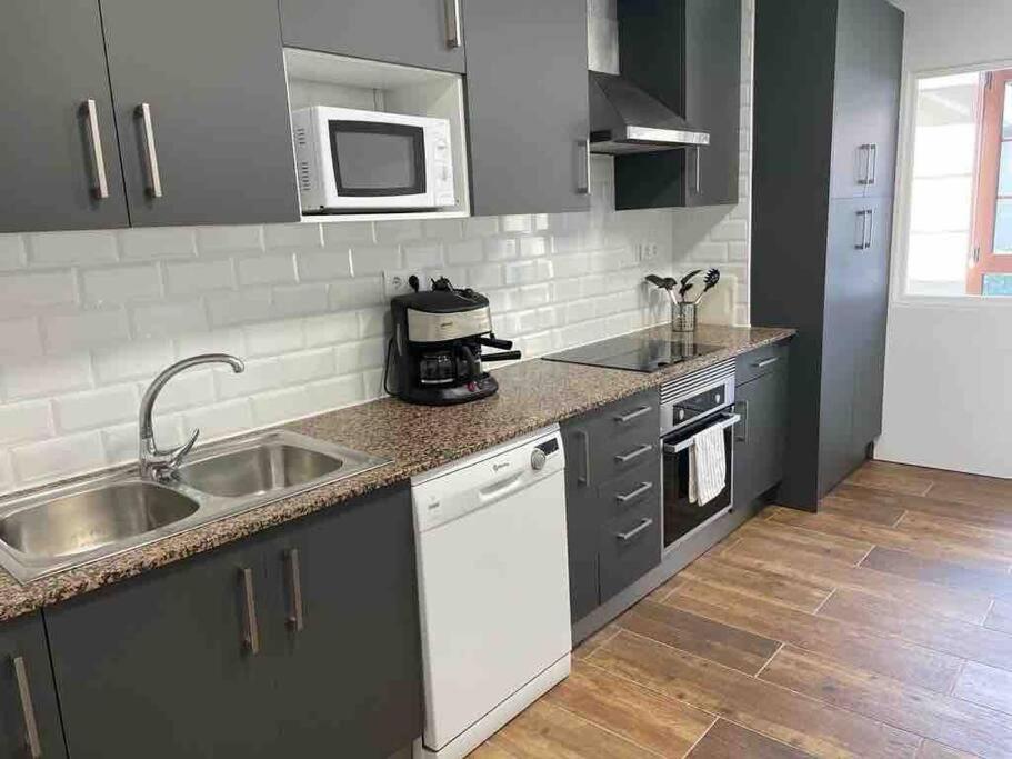 Piso 3 habitaciones, centro de Colombres hasta 8 personas - Housity
