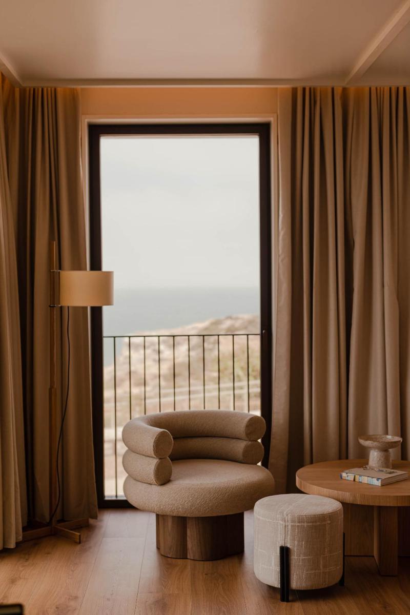 Uma área de estar em Aethos Ericeira