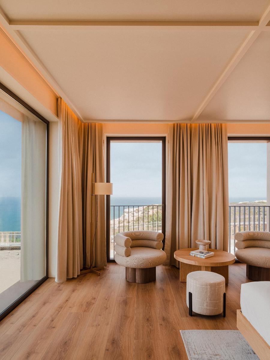 Uma área de estar em Aethos Ericeira