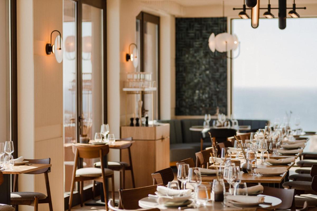 Um restaurante ou outro lugar para comer em Aethos Ericeira