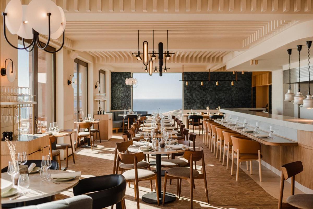 Um restaurante ou outro lugar para comer em Aethos Ericeira