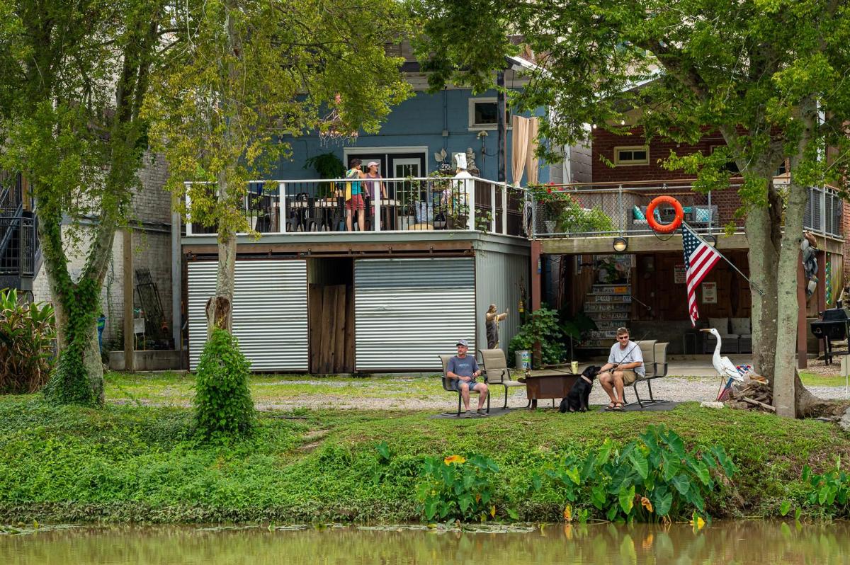 Chateau Royale, Pet Friendly, On Bayou, Downtown! - Housity