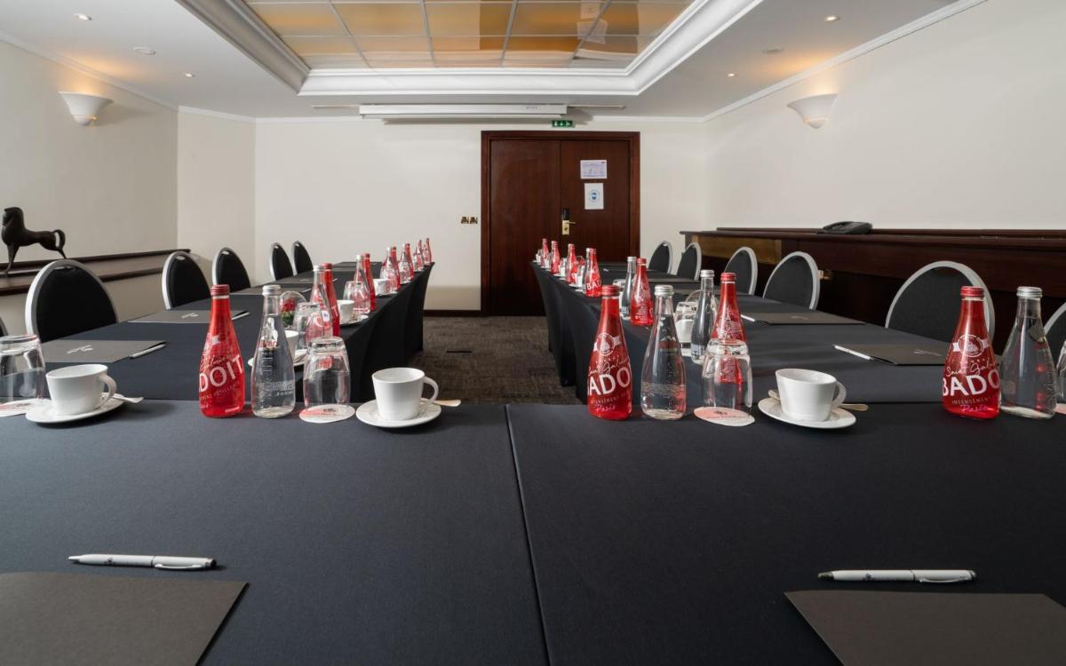 Espace de conférence ou salle de réunion dans l'établissement Hôtel Pont Royal Paris