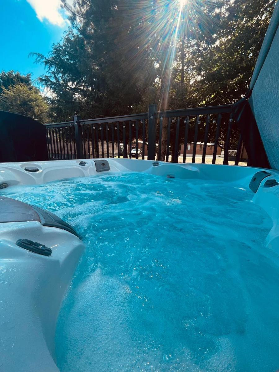 Coopers Corner, Lodge with Hot Tub - Housity