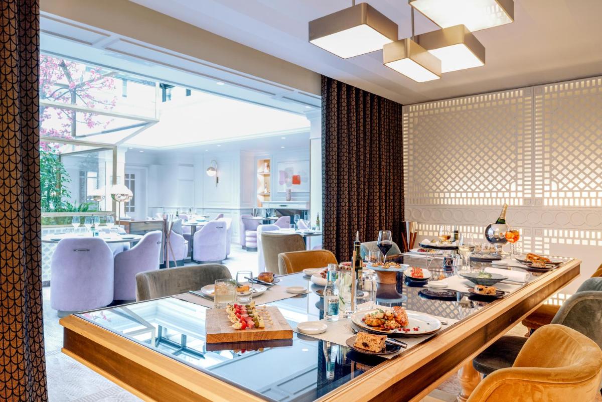 Coin salon dans l'établissement Sofitel Le Scribe Paris Opera