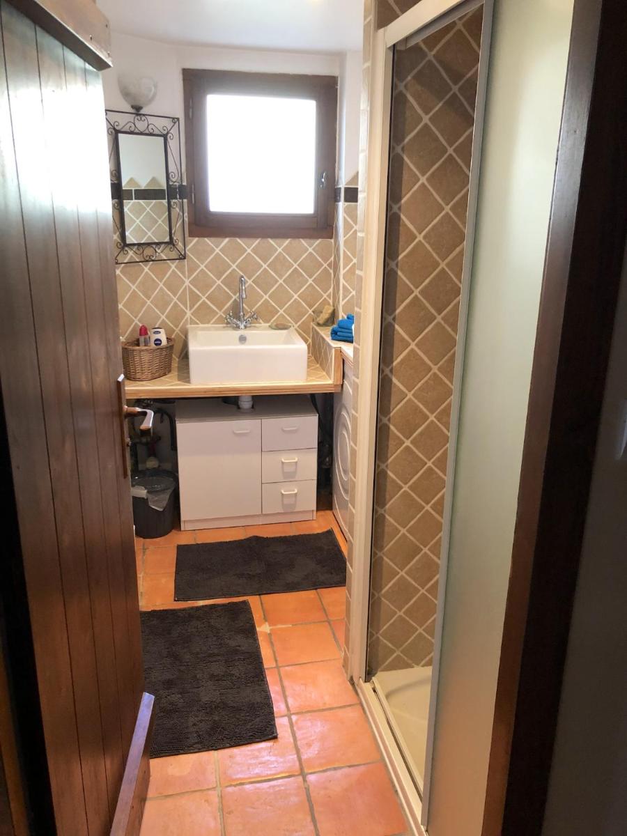Maison d'une chambre avec piscine partagee jardin clos et wifi a Gee Riviere - Housity