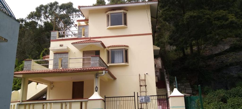 Blue Sapphire Stay - Housity
