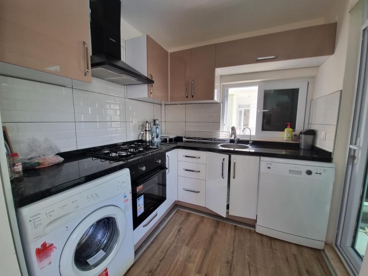 3 bedrooms with pool - Housity