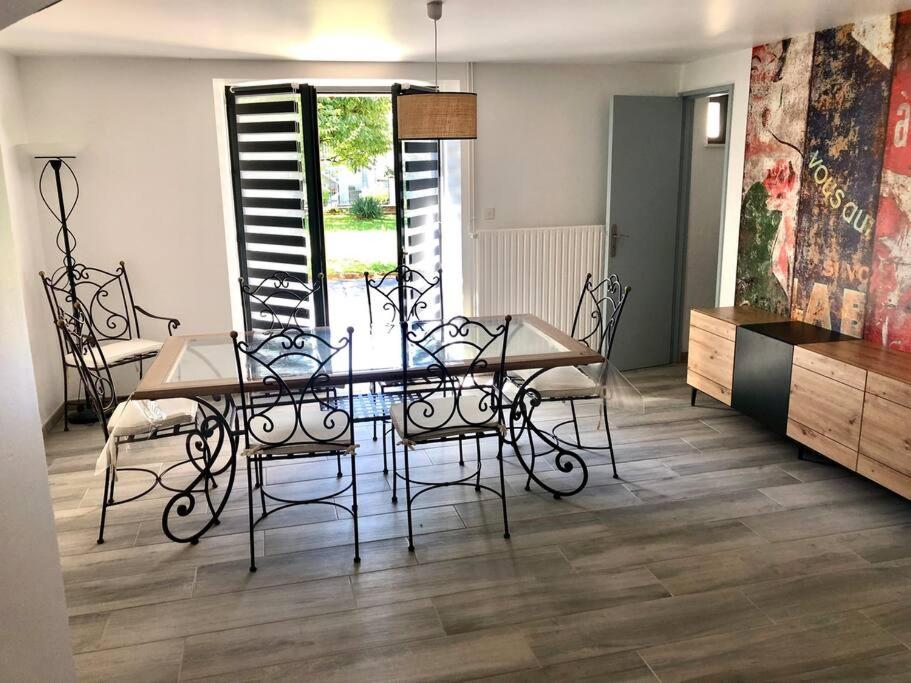 Maison chaleureuse au cœur du village Raddon - Housity