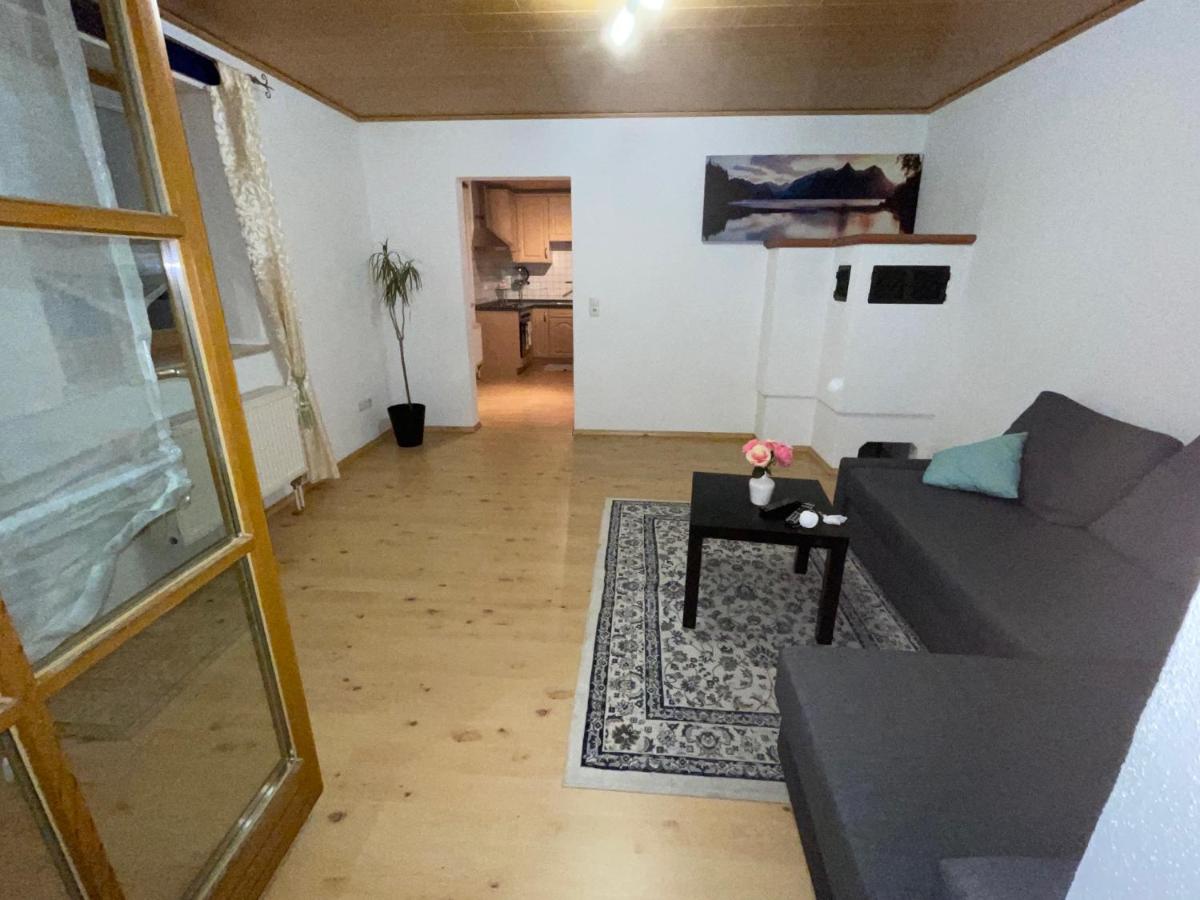 Schöne Ferienwohnung EG, Handwerkerunterkunft, nur 9 Min von Landshut entfernt - Housity