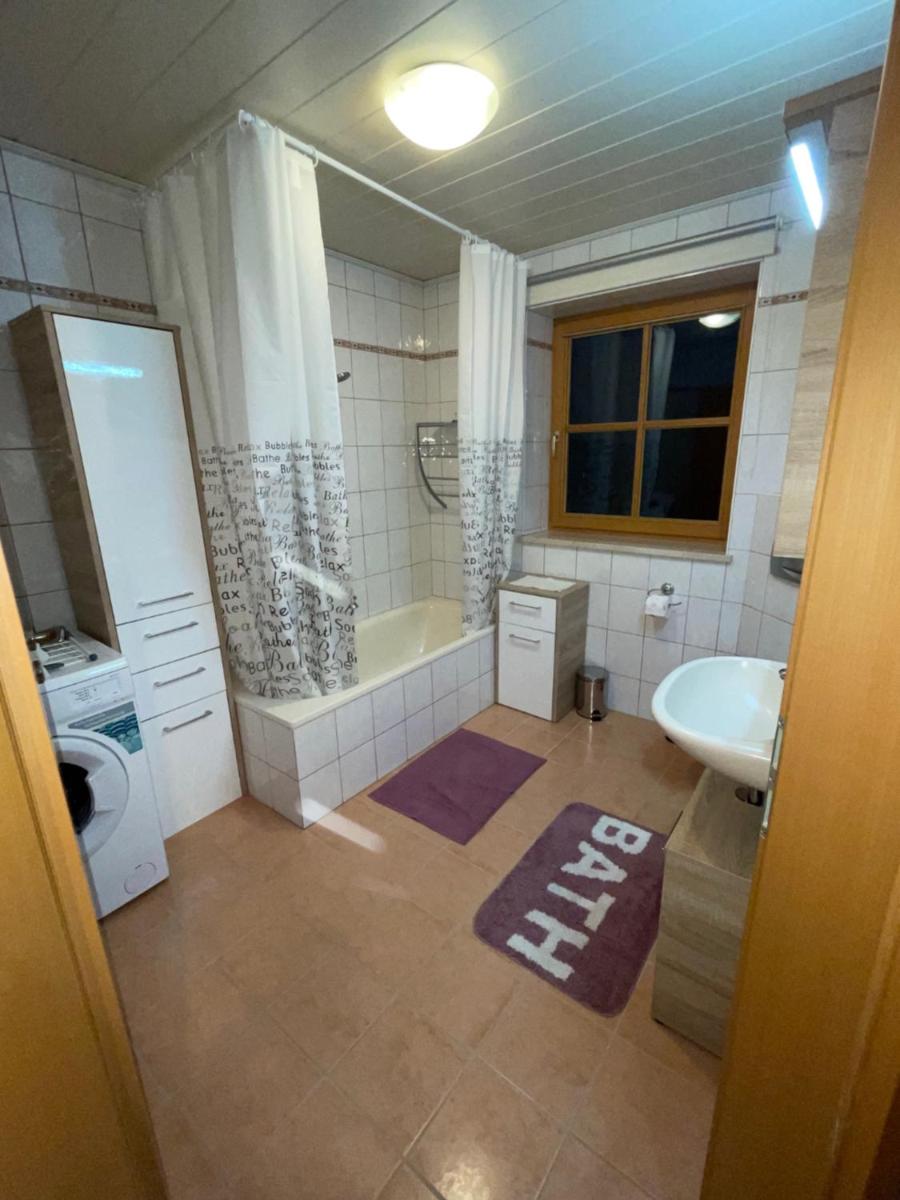 Schöne Ferienwohnung EG, Handwerkerunterkunft, nur 9 Min von Landshut entfernt - Housity