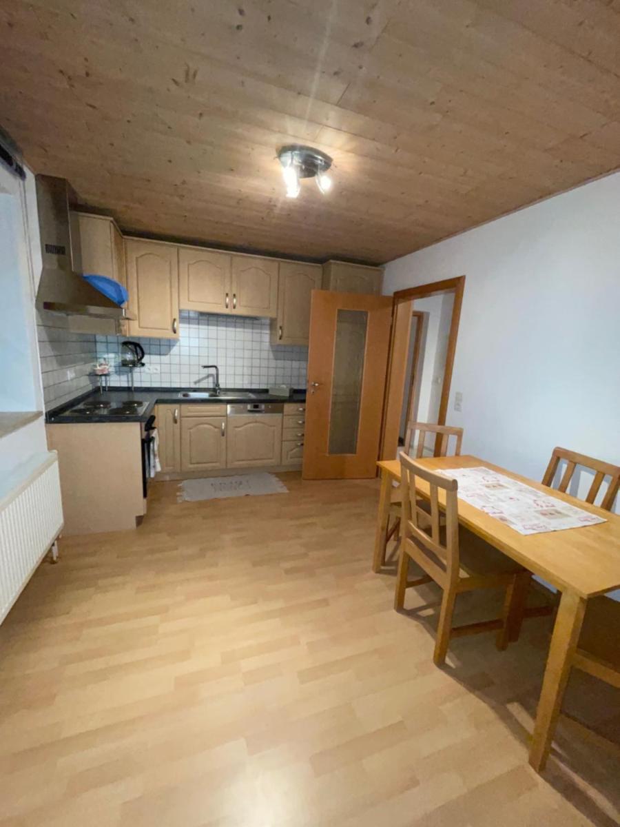 Schöne Ferienwohnung EG, Handwerkerunterkunft, nur 9 Min von Landshut entfernt - Housity